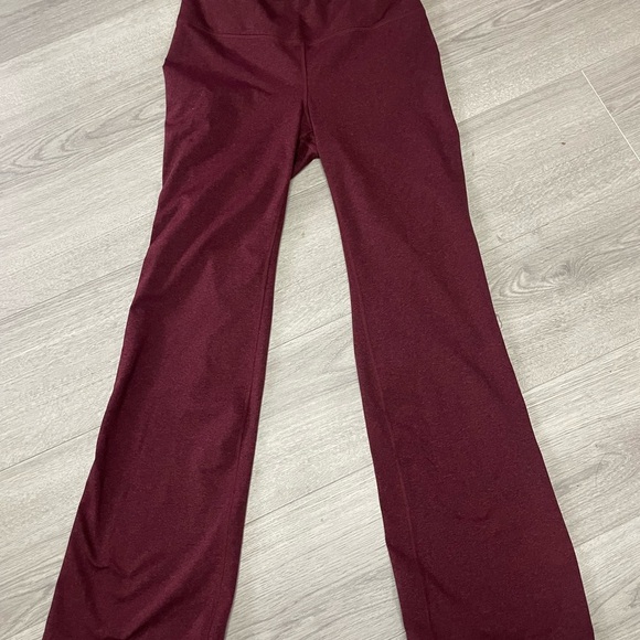 Old Navy Active Cozecore Flaire High Rise Sz Medium Burgundy High-Waisted Pants - Picture 1 of 9